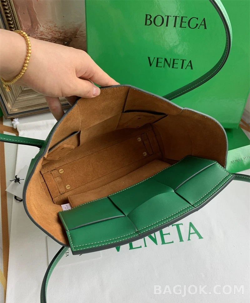 보테가베네타 Bottega Veneta 아르코백 33 ver.2 상세 이미지
