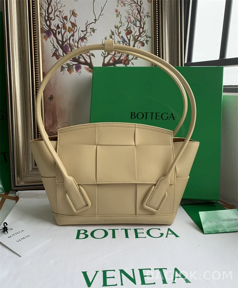 보테가베네타 Bottega Veneta 아르코백 33 ver.2 상세 이미지