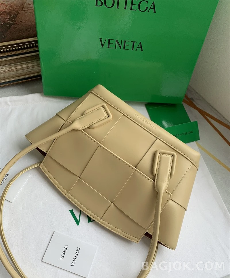 보테가베네타 Bottega Veneta 아르코백 33 ver.2 상세 이미지