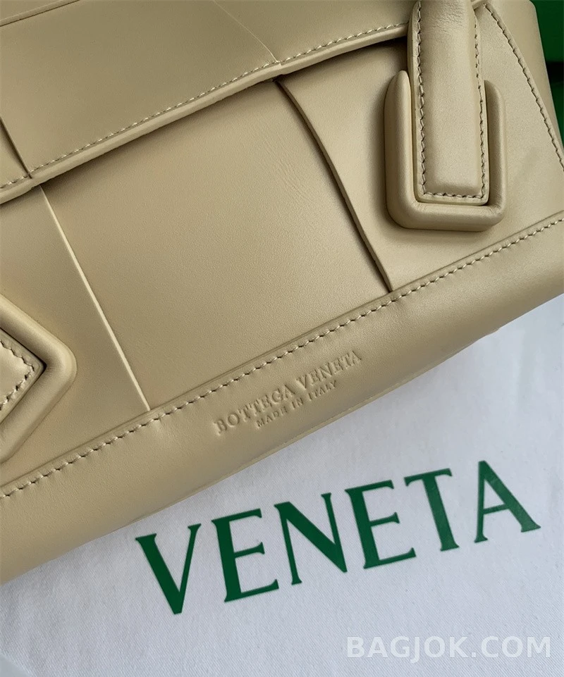 보테가베네타 Bottega Veneta 아르코백 33 ver.2 상세 이미지