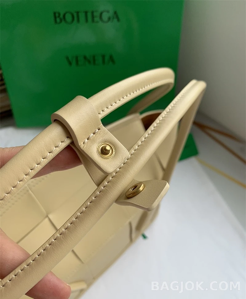 보테가베네타 Bottega Veneta 아르코백 33 ver.2 상세 이미지