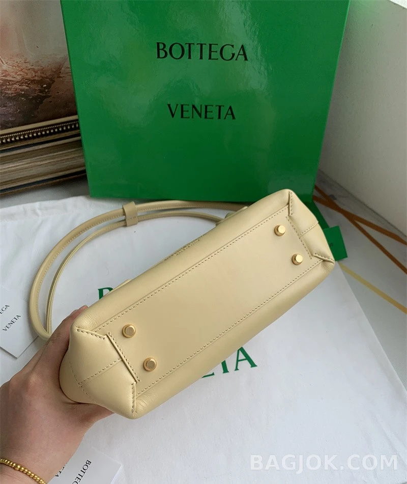 보테가베네타 Bottega Veneta 아르코백 33 ver.2 상세 이미지
