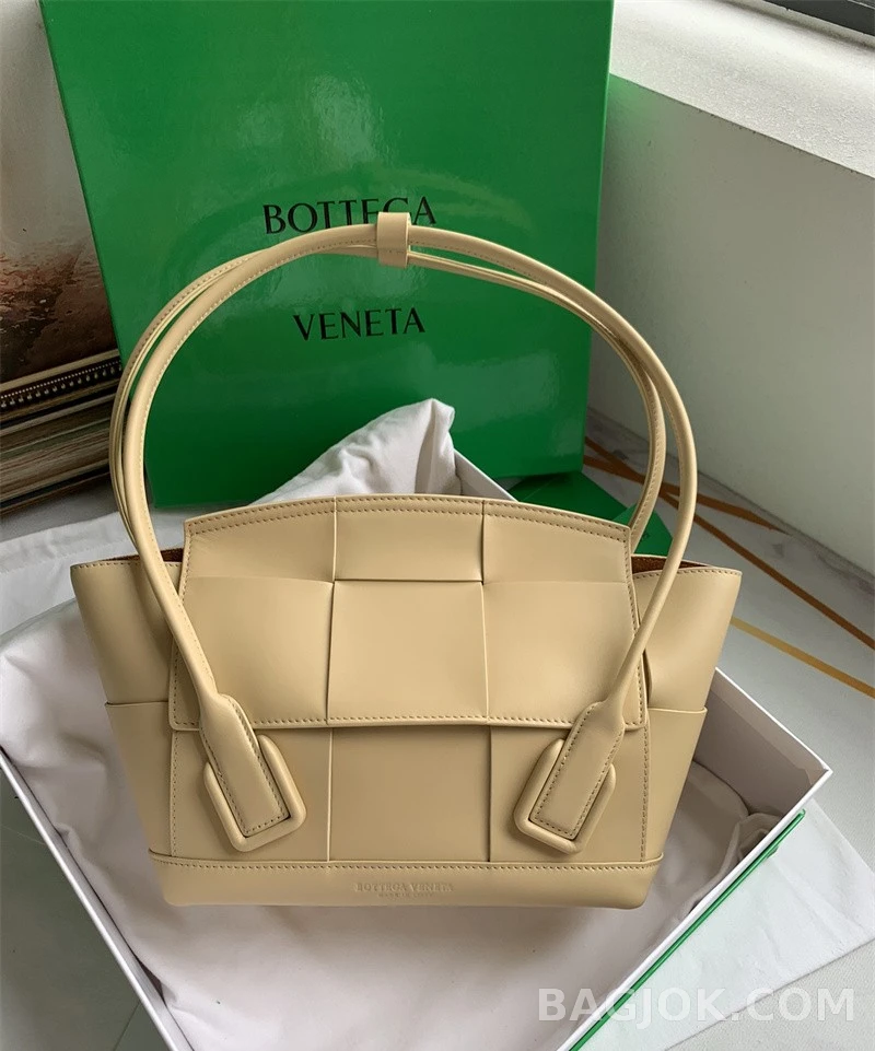 보테가베네타 Bottega Veneta 아르코백 33 ver.2 상세 이미지
