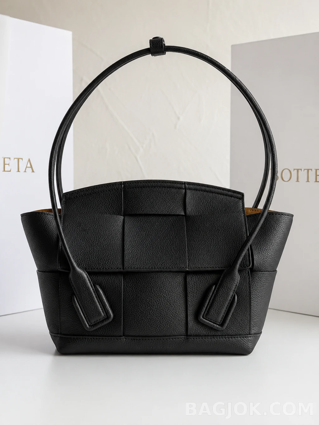 보테가베네타 Bottega Veneta 아르코백 33 그레인레더 상세 이미지