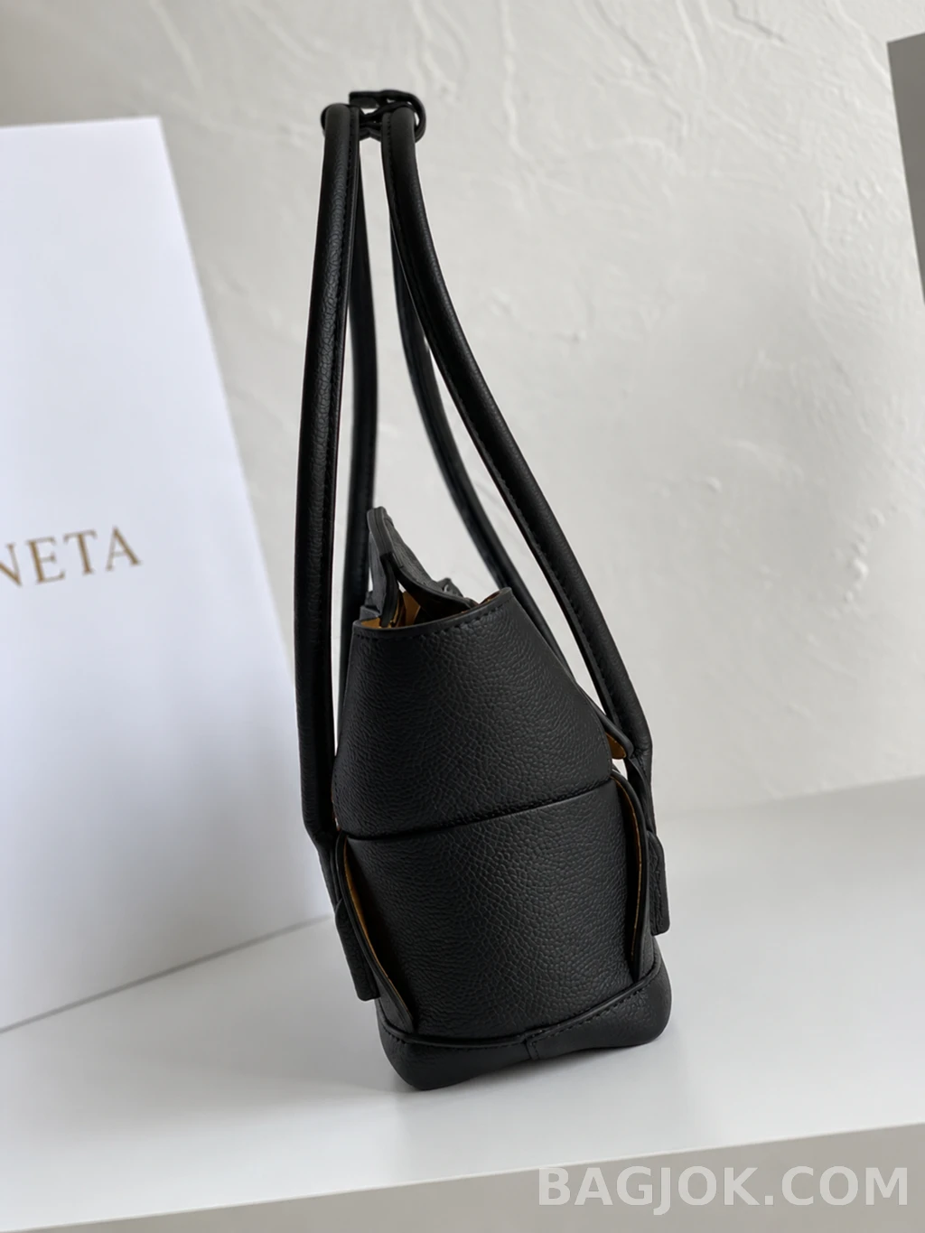 보테가베네타 Bottega Veneta 아르코백 33 그레인레더 상세 이미지