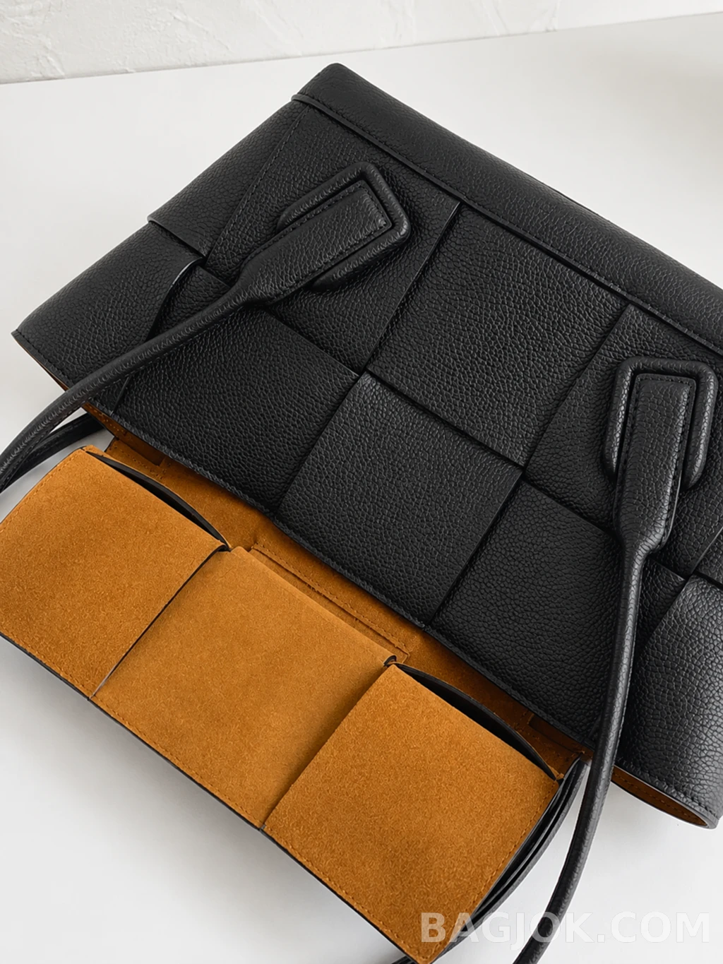보테가베네타 Bottega Veneta 아르코백 33 그레인레더 상세 이미지