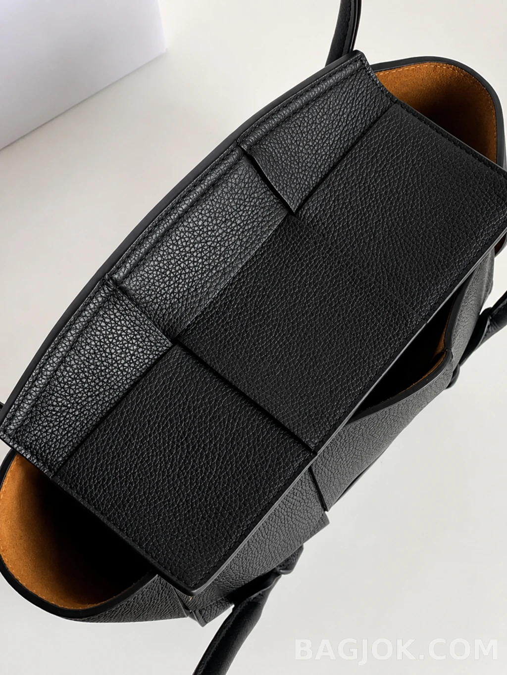 보테가베네타 Bottega Veneta 아르코백 33 그레인레더 상세 이미지