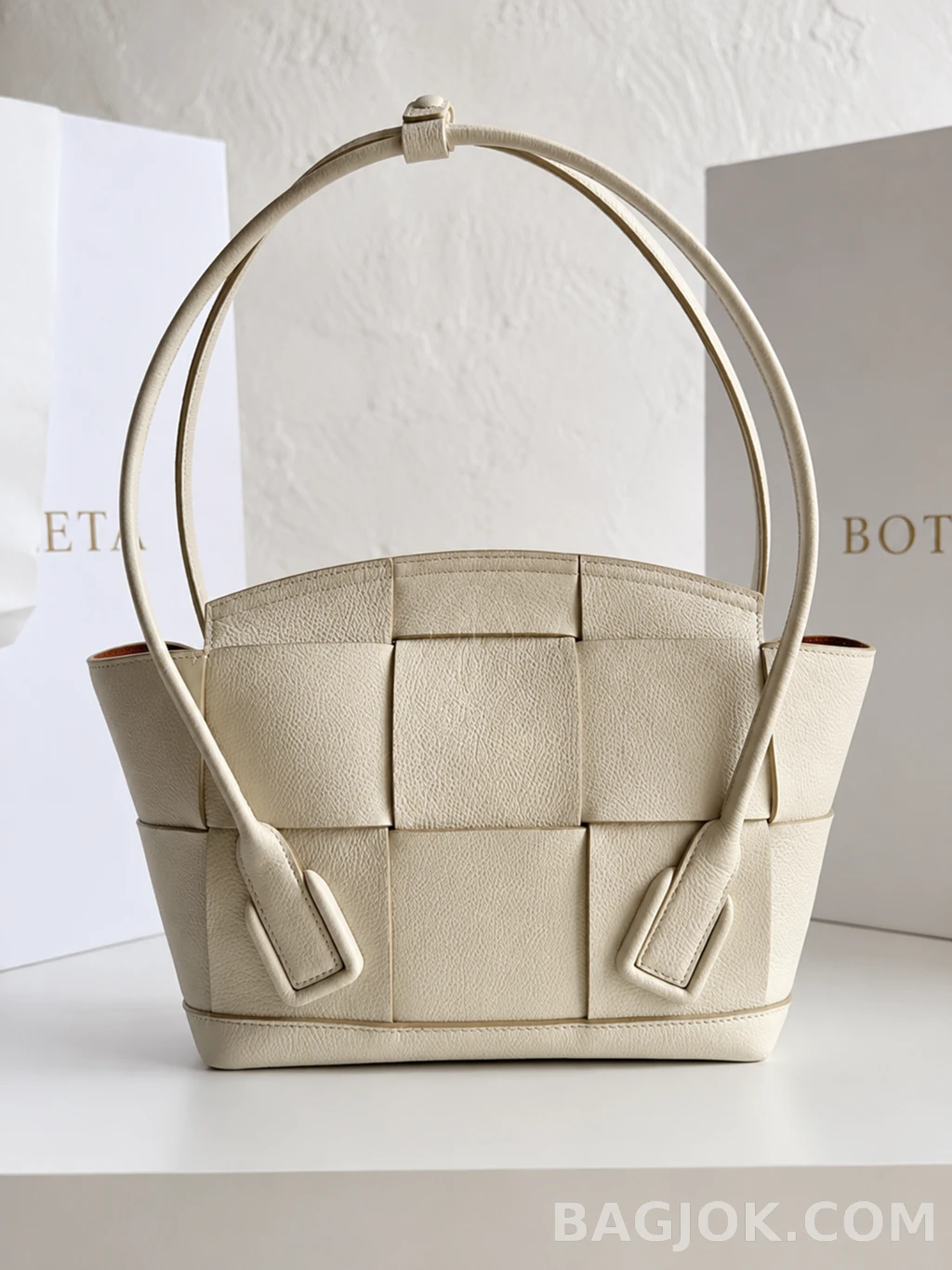 보테가베네타 Bottega Veneta 아르코백 33 그레인레더 상세 이미지