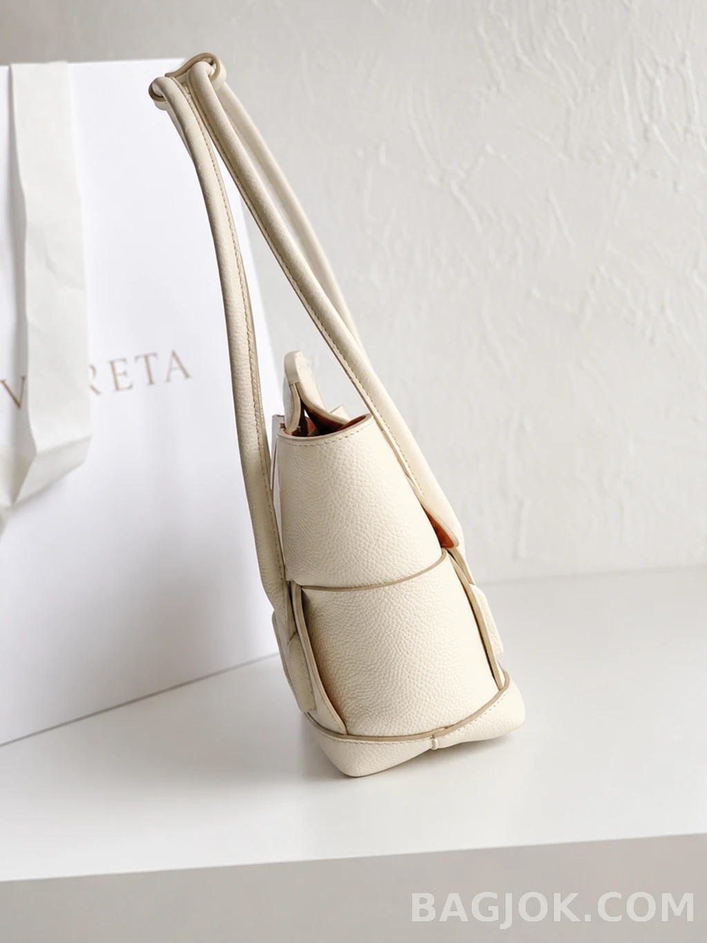 보테가베네타 Bottega Veneta 아르코백 33 그레인레더 상세 이미지
