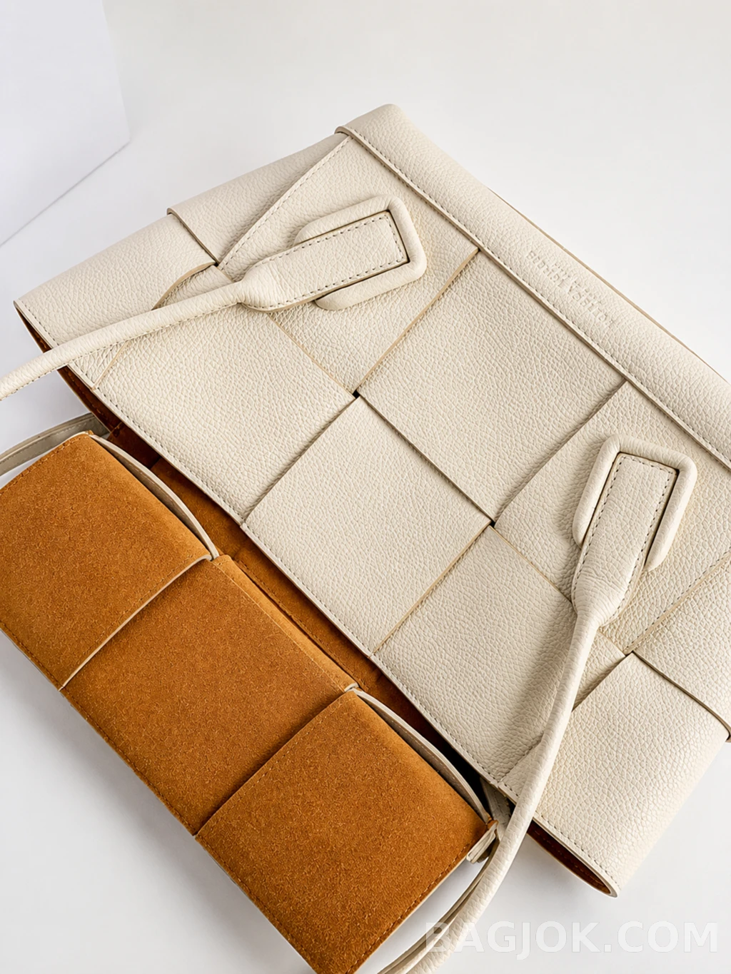 보테가베네타 Bottega Veneta 아르코백 33 그레인레더 상세 이미지