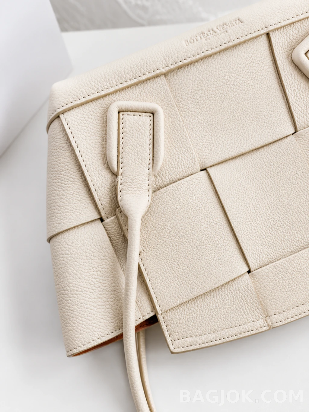 보테가베네타 Bottega Veneta 아르코백 33 그레인레더 상세 이미지