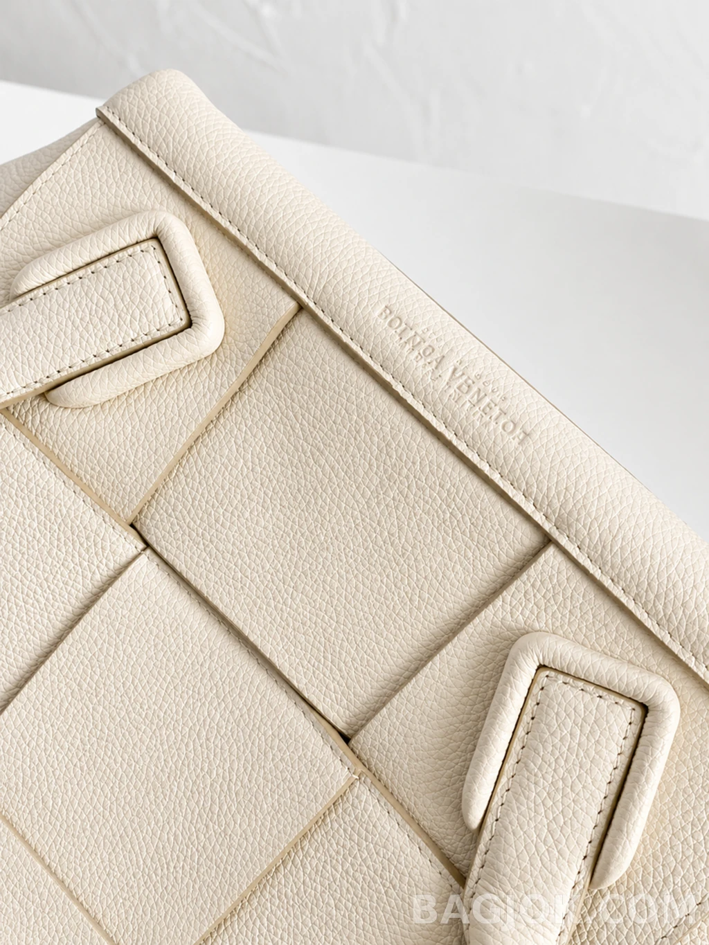 보테가베네타 Bottega Veneta 아르코백 33 그레인레더 상세 이미지