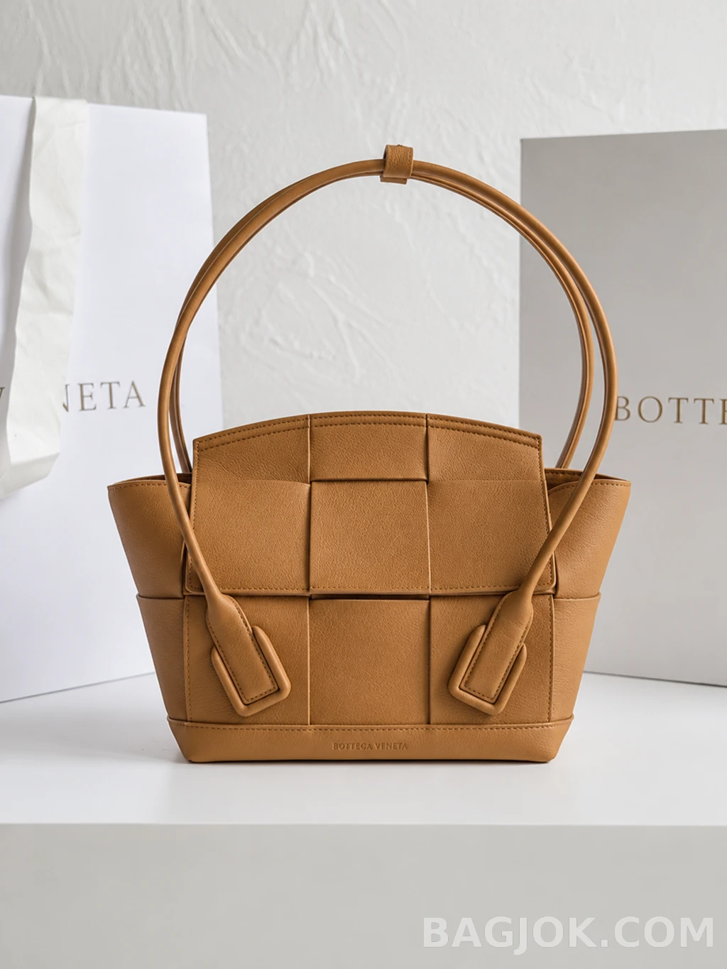 보테가베네타 Bottega Veneta 아르코백 33 그레인레더 상세 이미지