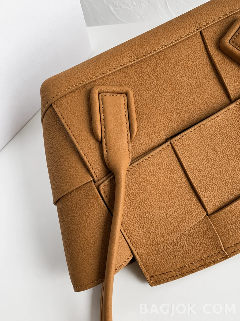 보테가베네타 Bottega Veneta 아르코백 33 그레인레더 상세 이미지