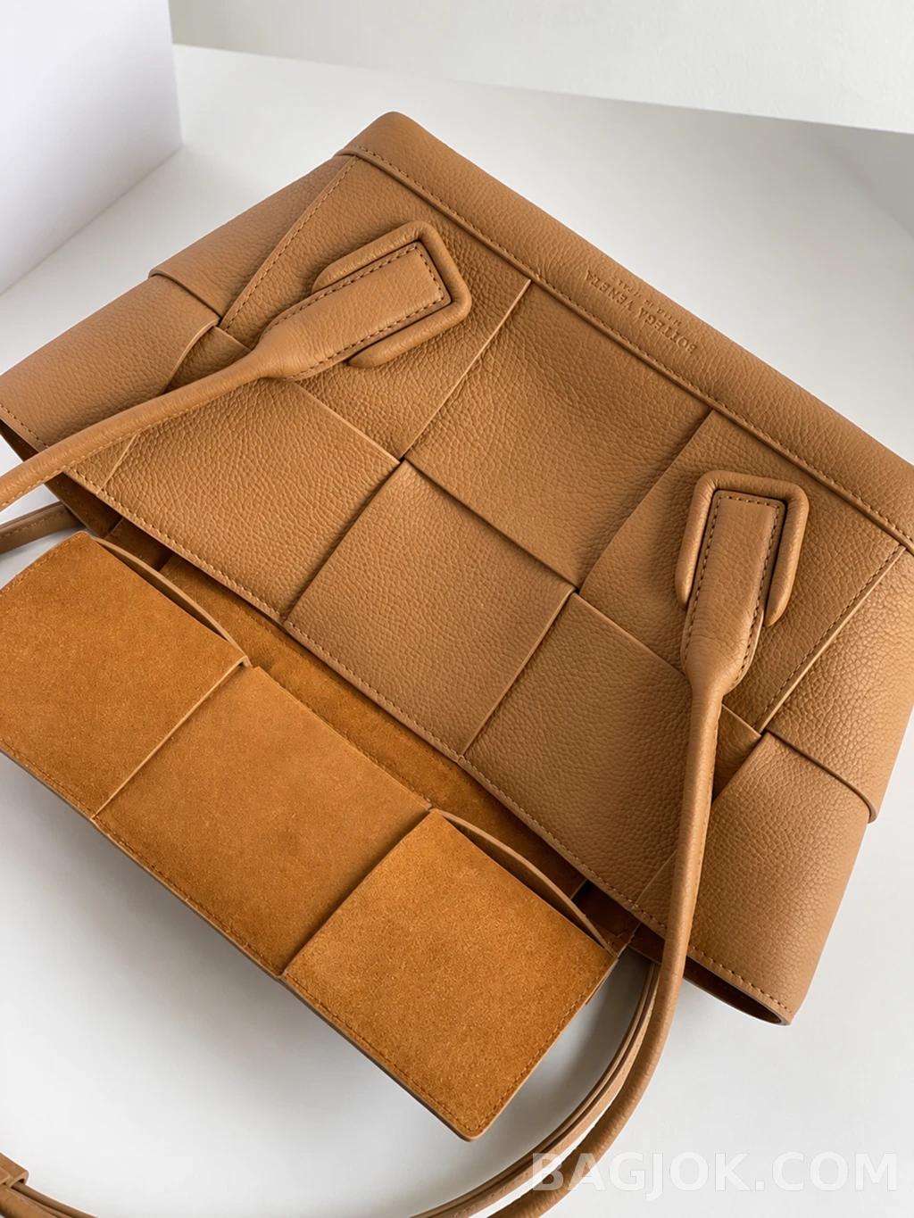 보테가베네타 Bottega Veneta 아르코백 33 그레인레더 상세 이미지