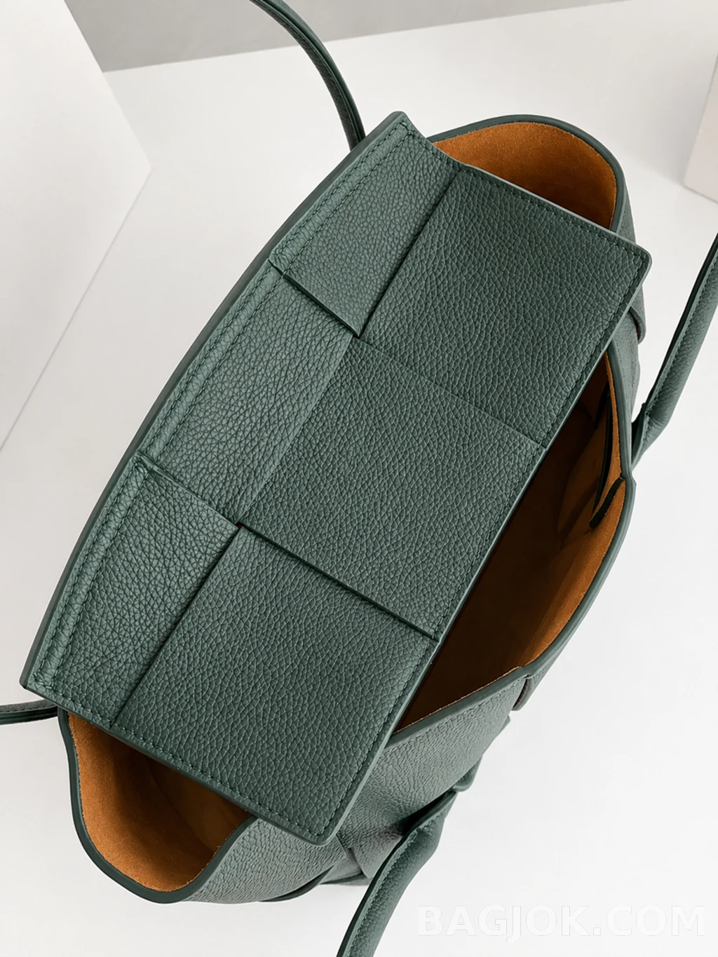 보테가베네타 Bottega Veneta 아르코백 33 그레인레더 상세 이미지
