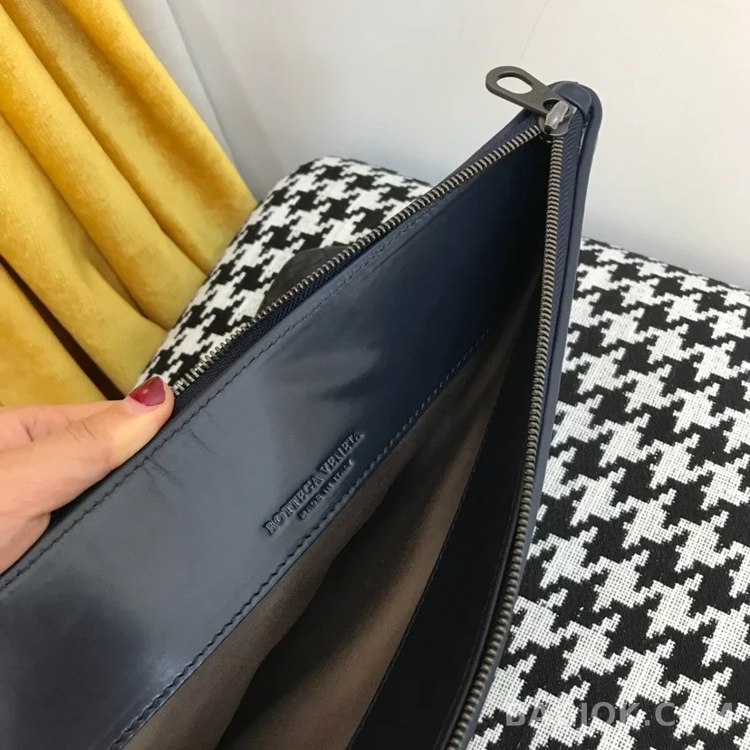 보테가베네타 Bottega Veneta 클러치 상세 이미지