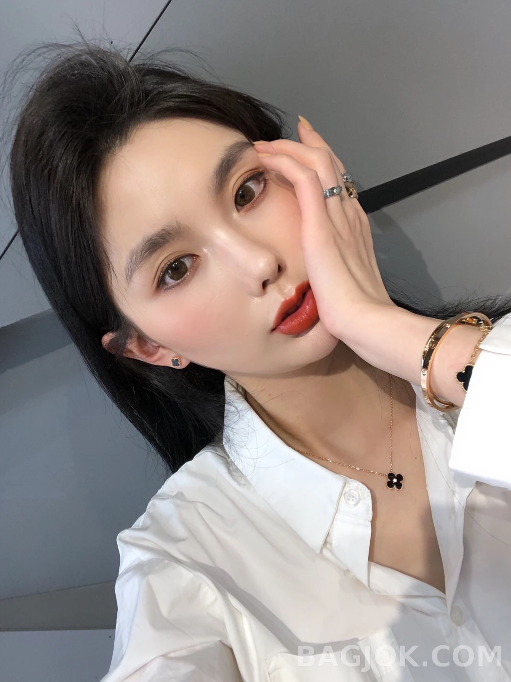 반클리프 아펠 Van Cleef & Arpels Vintage Alhambra 로즈골드 미니 귀걸이 상세 이미지