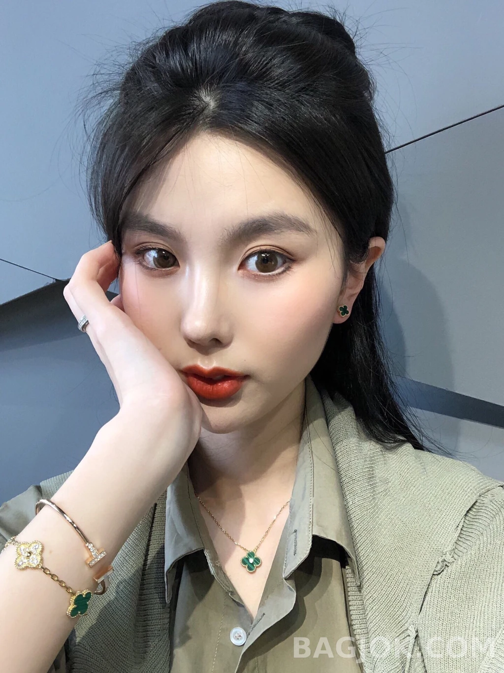 반클리프 아펠 Van Cleef & Arpels Vintage Alhambra 로즈골드 미니 귀걸이 상세 이미지