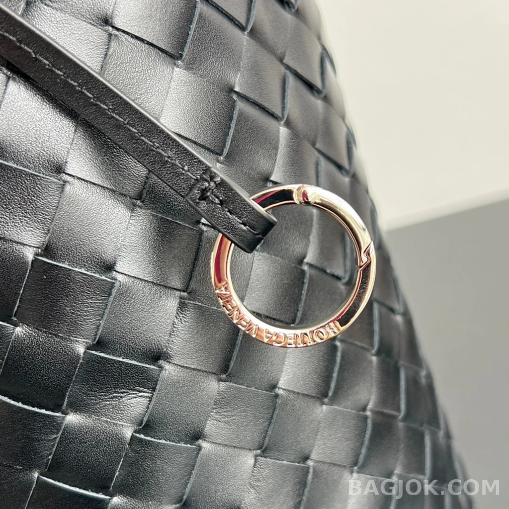 보테가베네타 Bottega Veneta 위빙 가죽 드로우스트링 숄더 백 상세 이미지