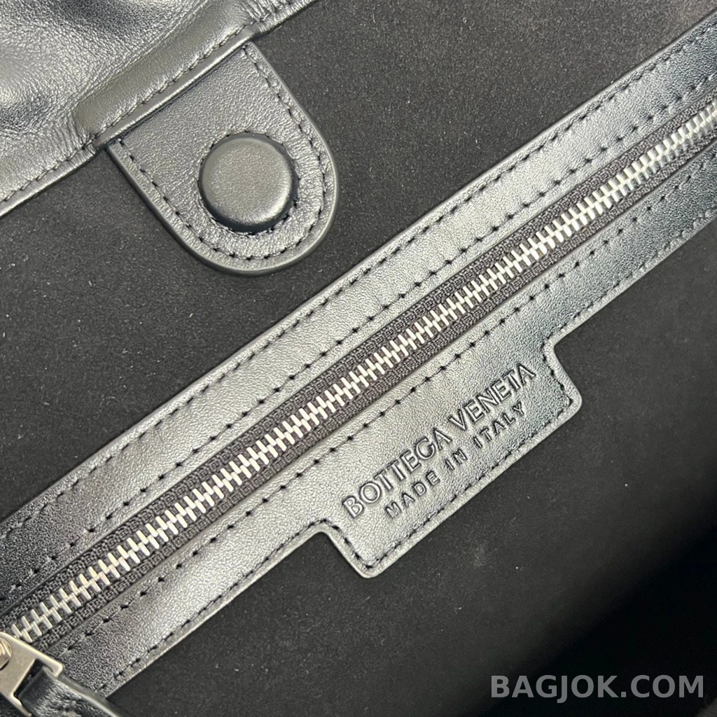 보테가베네타 Bottega Veneta 위빙 가죽 드로우스트링 숄더 백 상세 이미지
