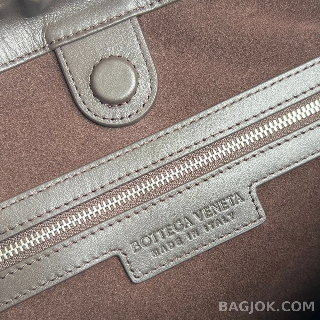 보테가베네타 Bottega Veneta 위빙 가죽 드로우스트링 숄더 백 상세 이미지