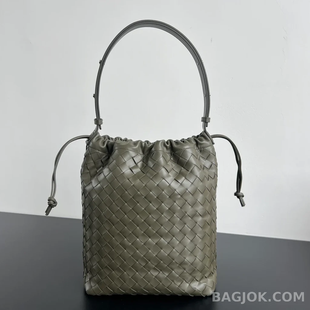 보테가베네타 Bottega Veneta 위빙 가죽 드로우스트링 숄더 백 상세 이미지