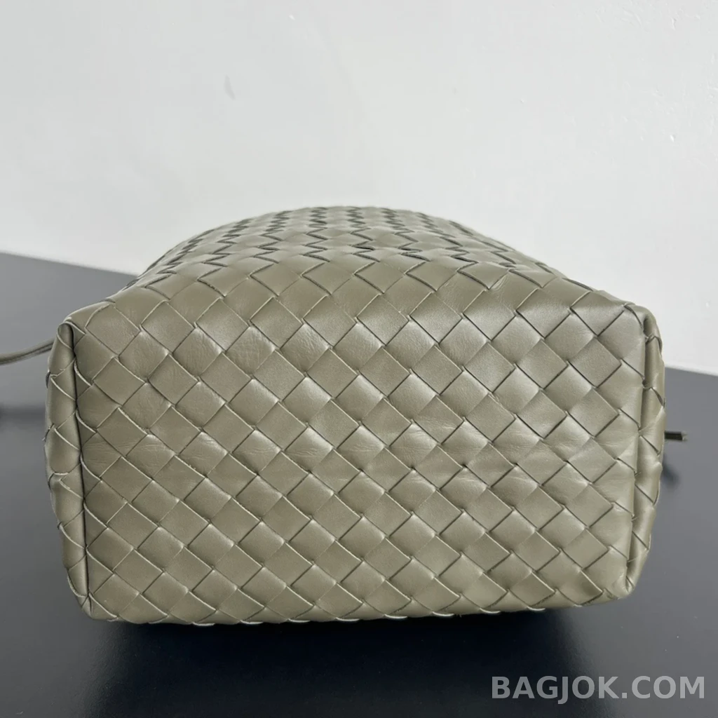 보테가베네타 Bottega Veneta 위빙 가죽 드로우스트링 숄더 백 상세 이미지