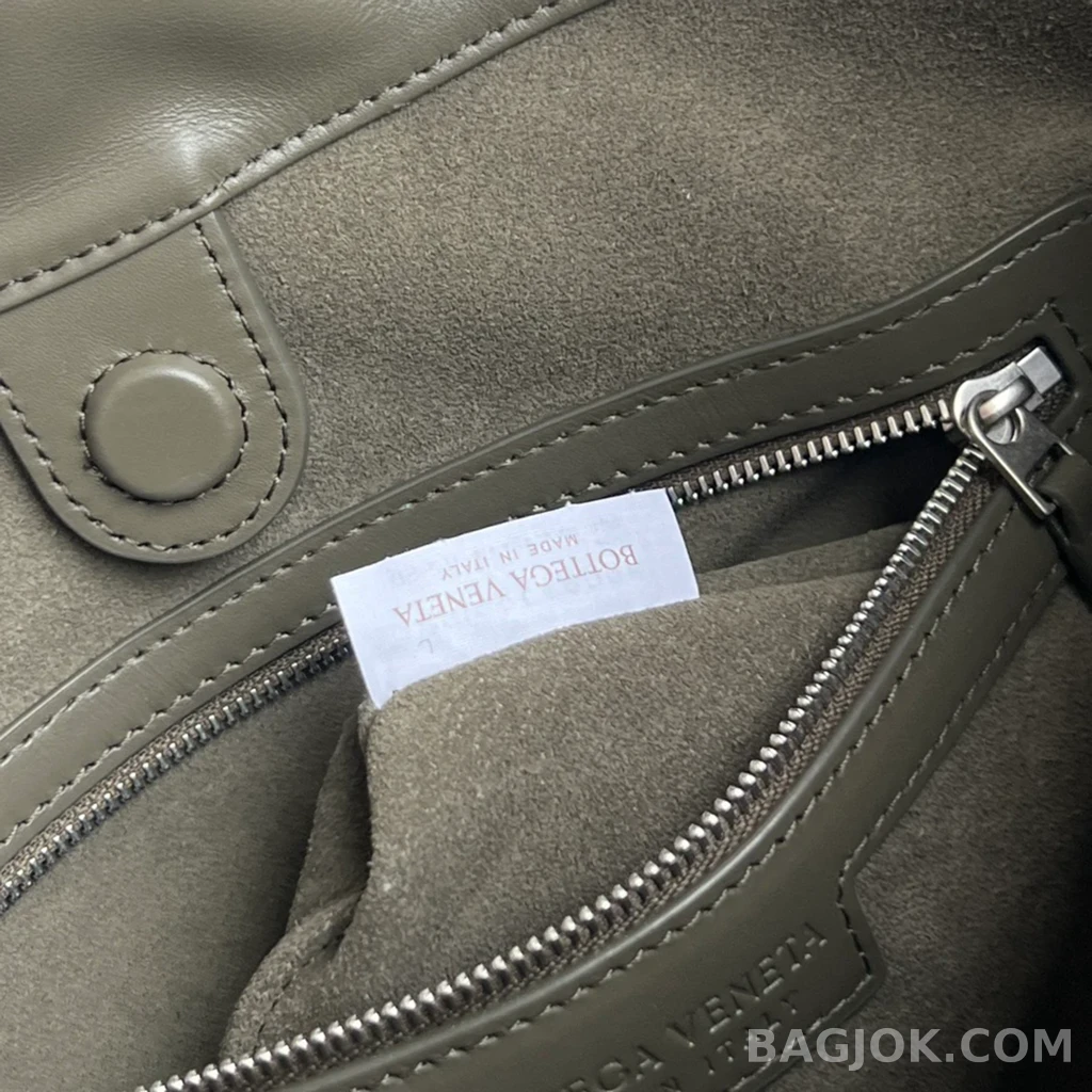 보테가베네타 Bottega Veneta 위빙 가죽 드로우스트링 숄더 백 상세 이미지