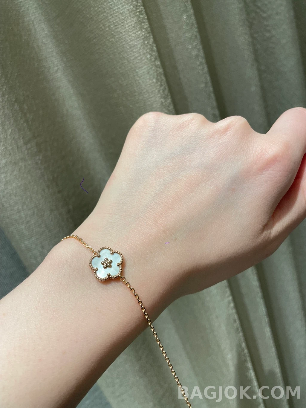 반클리프 아펠 Van Cleef & Arpels Lucky Spring 플라워 팔찌 상세 이미지