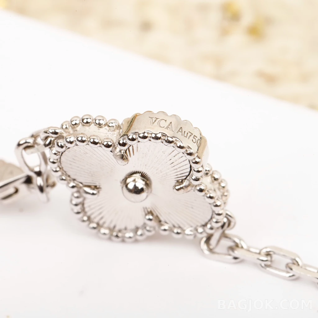 반클리프 아펠 Van Cleef & Arpels Vintage Alhambra 화이트 골드 기요셰 팔찌 상세 이미지