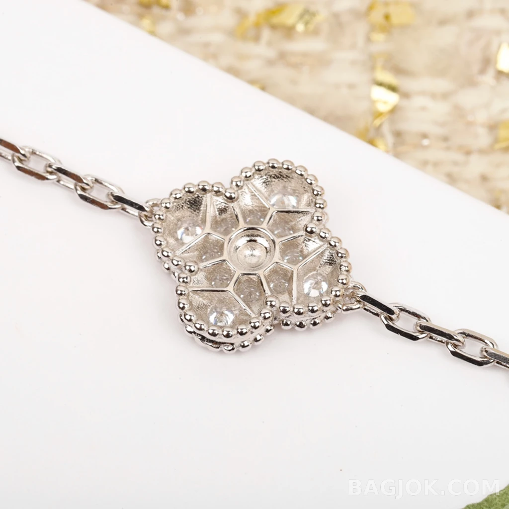 반클리프 아펠 Van Cleef & Arpels Vintage Alhambra 화이트 골드 기요셰 팔찌 상세 이미지