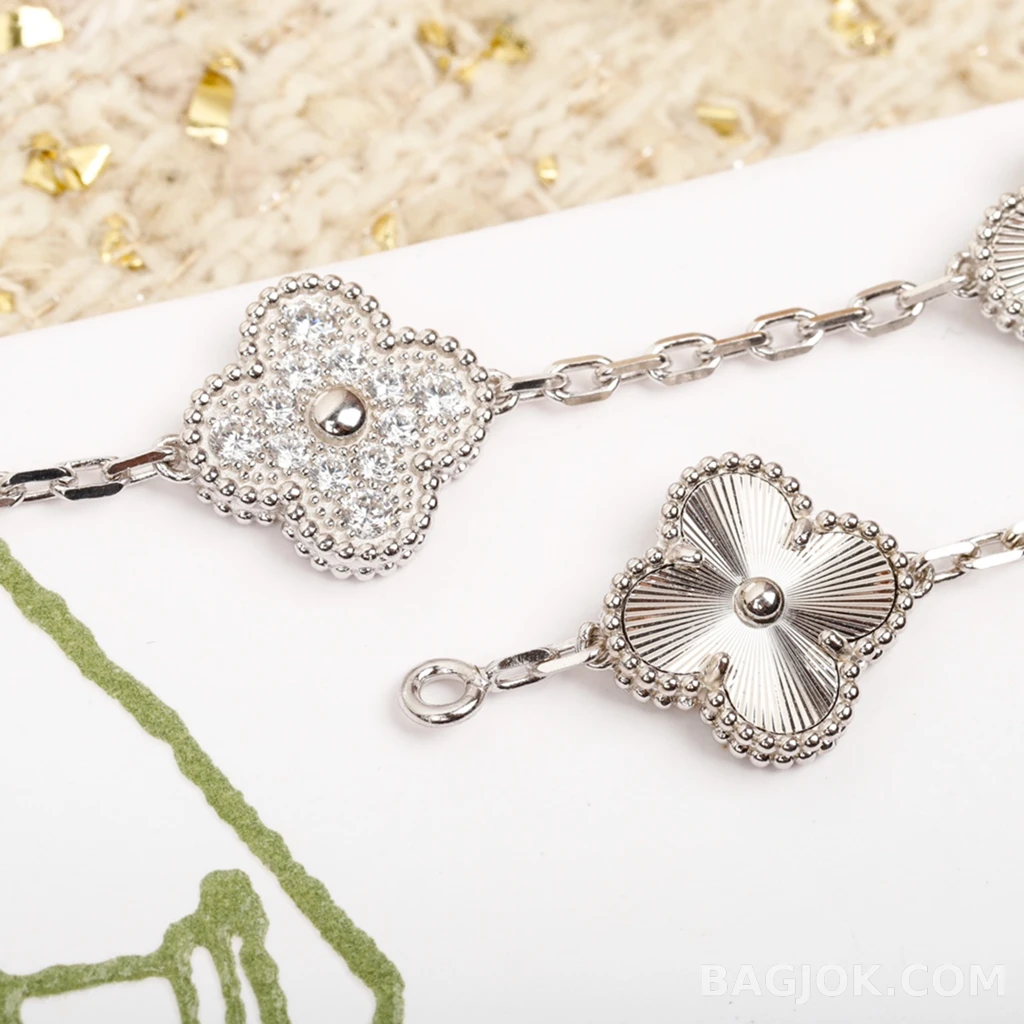 반클리프 아펠 Van Cleef & Arpels Vintage Alhambra 화이트 골드 기요셰 팔찌 상세 이미지