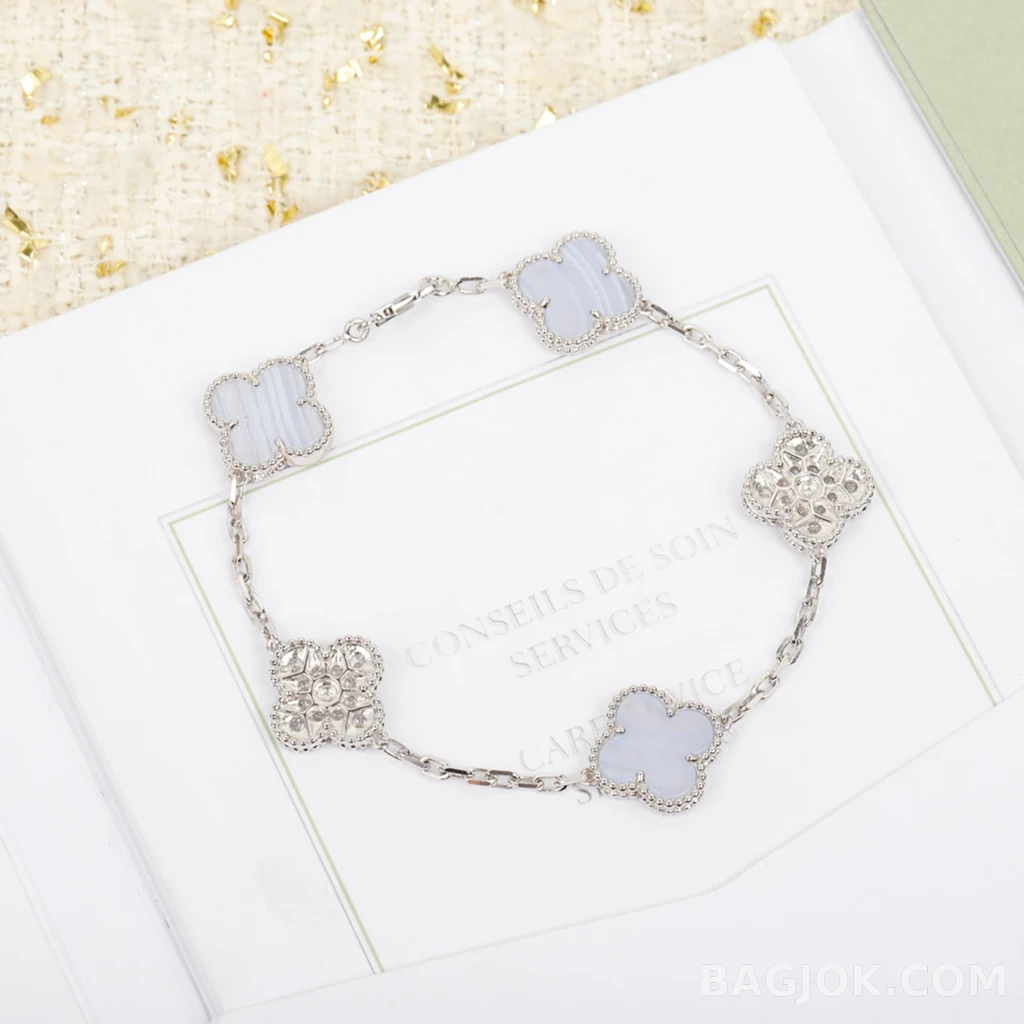 반클리프 아펠 Van Cleef & Arpels Vintage Alhambra 화이트 골드 기요셰 팔찌 상세 이미지