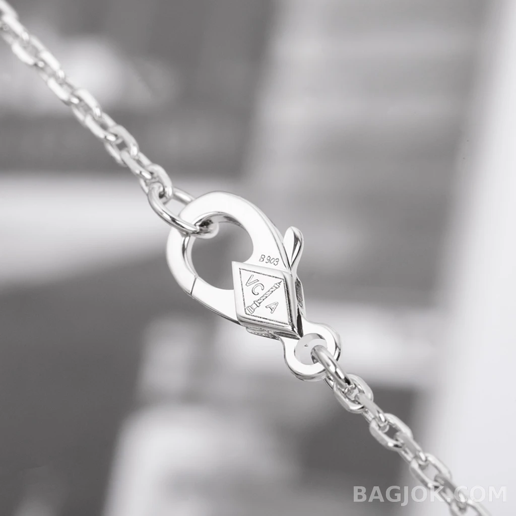 반클리프 아펠 Van Cleef & Arpels Vintage Alhambra 화이트 골드 기요셰 팔찌 상세 이미지