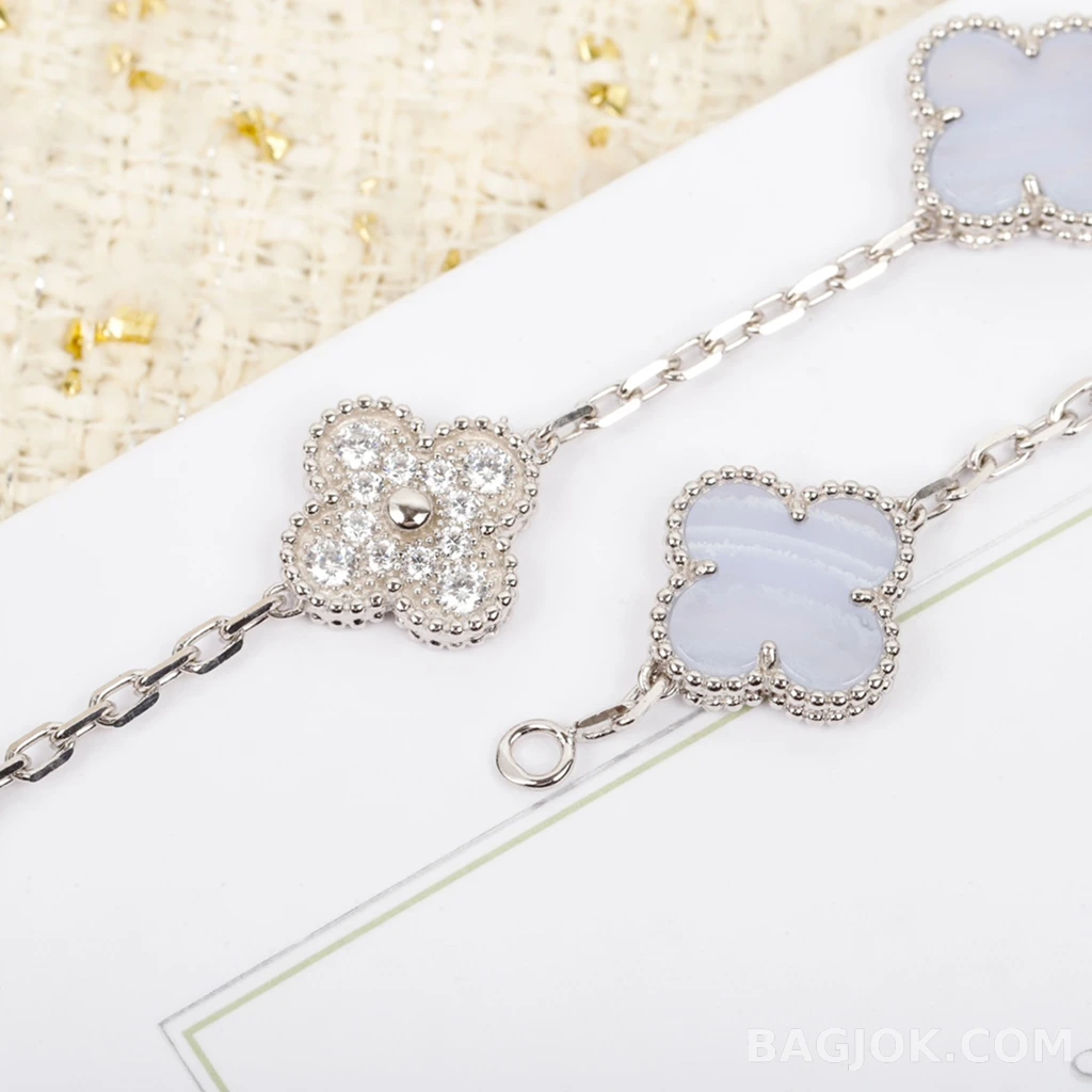 반클리프 아펠 Van Cleef & Arpels Vintage Alhambra 화이트 골드 기요셰 팔찌 상세 이미지