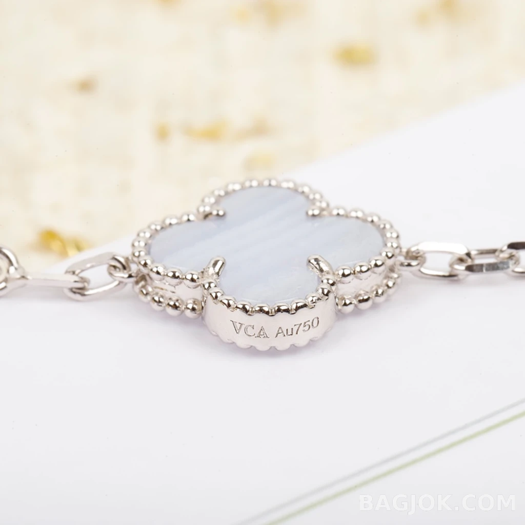 반클리프 아펠 Van Cleef & Arpels Vintage Alhambra 화이트 골드 기요셰 팔찌 상세 이미지