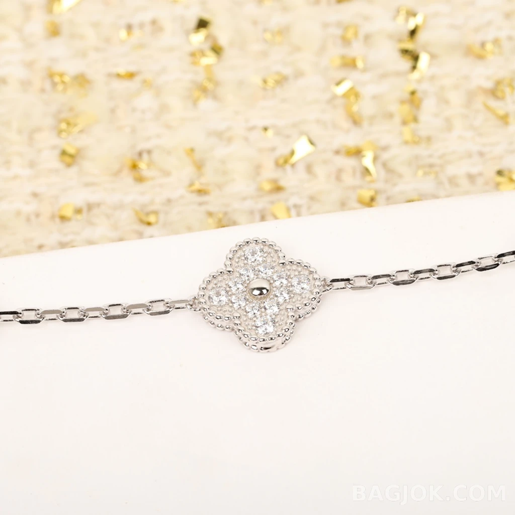 반클리프 아펠 Van Cleef & Arpels Vintage Alhambra 화이트 골드 기요셰 팔찌 상세 이미지