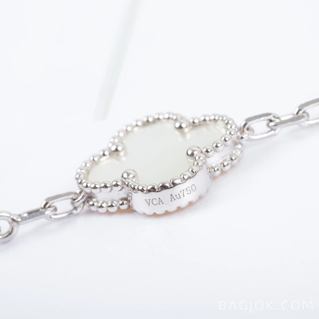 반클리프 아펠 Van Cleef & Arpels Vintage Alhambra 화이트 골드 기요셰 팔찌 상세 이미지