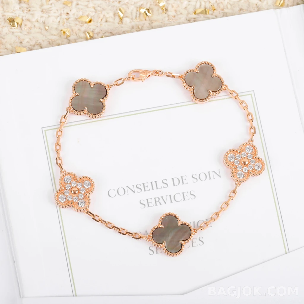 반클리프 아펠 Van Cleef & Arpels Vintage Alhambra 로즈 골드 기요셰 팔찌 상세 이미지