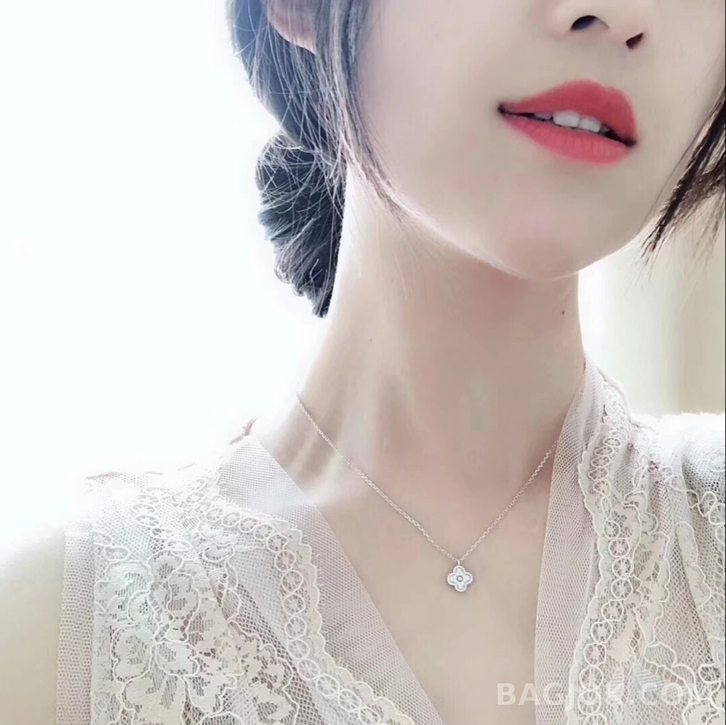 반클리프 아펠 Van Cleef & Arpels Sweet Alhambra 미니 목걸이 상세 이미지