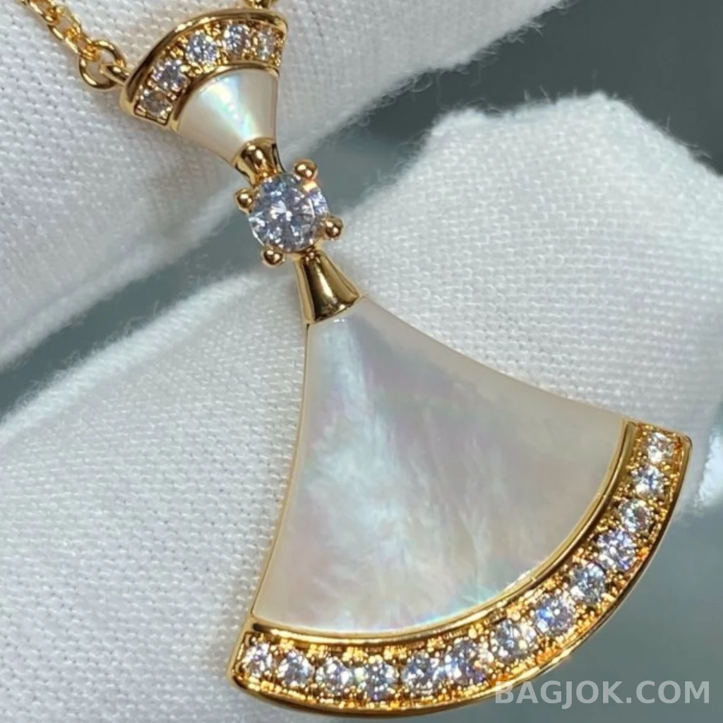 불가리 Bulgari Diva's Dream Half Pavé 목걸이 상세 이미지