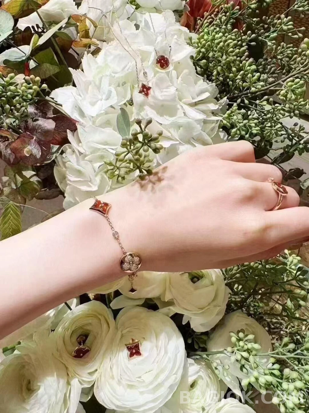 루이비통 Louis Vuitton Color Blossom BB 멀티 패턴 팔찌 상세 이미지