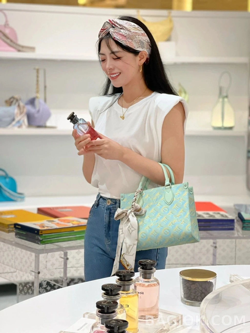 루이비통 Louis Vuitton 테니스 플라워 로고 목걸이 상세 이미지