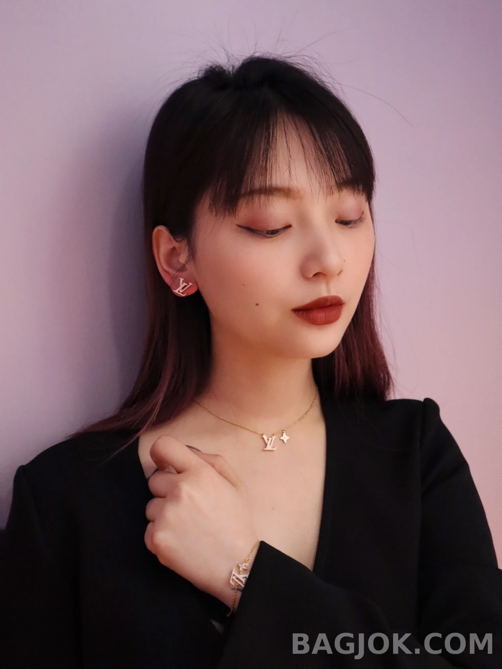 루이비통 Louis Vuitton 핑크 로고 목걸이 상세 이미지