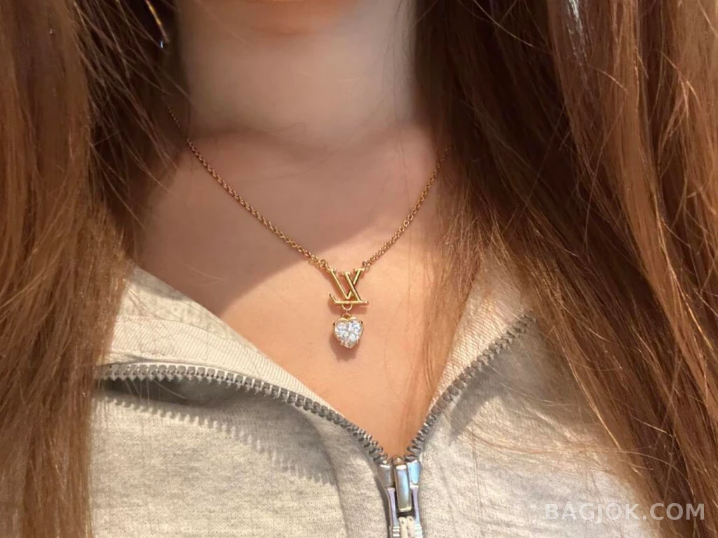 루이비통 Louis Vuitton 하트 스톤 로고 목걸이 상세 이미지