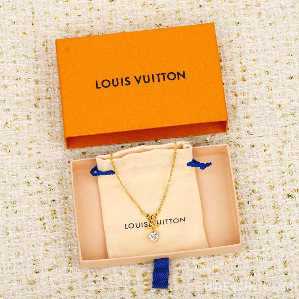 루이비통 Louis Vuitton 하트 스톤 로고 목걸이 상세 이미지