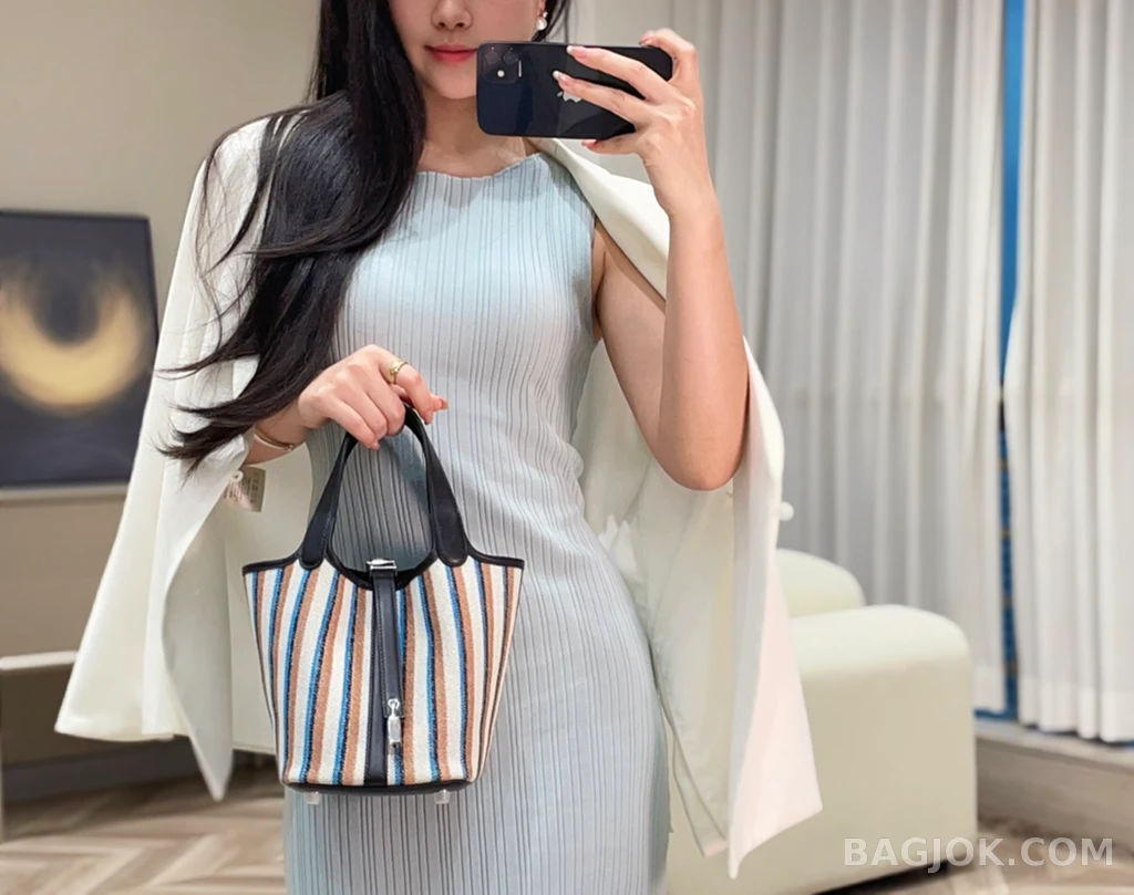 에르메스 Hermes 피코탄 락 18 캔버스 페인팅 '사랑의 미학' 상세 이미지