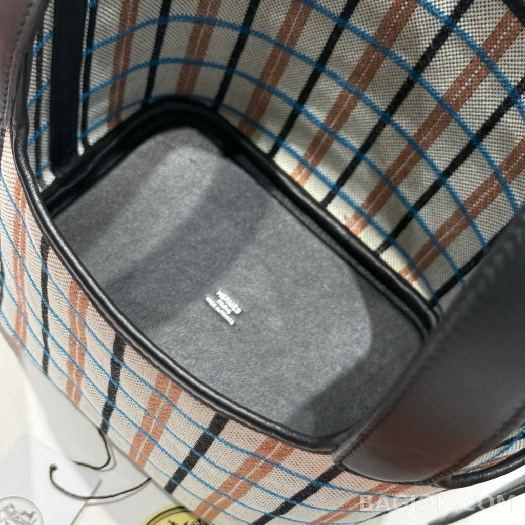 에르메스 Hermes 피코탄 락 18 캔버스 페인팅 '사랑의 미학' 상세 이미지