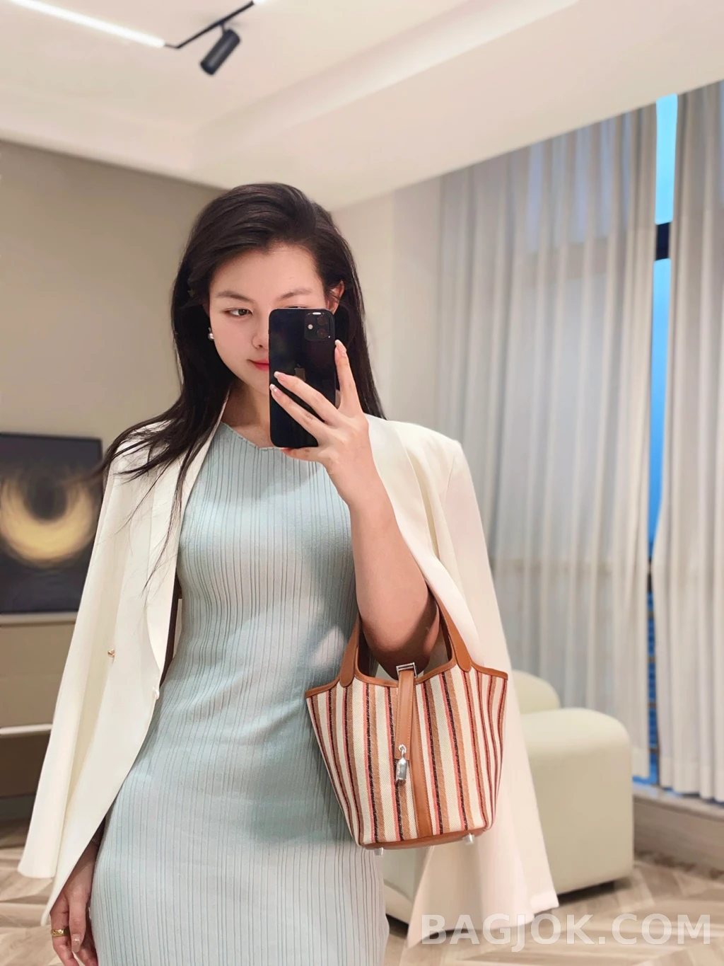 에르메스 Hermes 피코탄 락 18 캔버스 페인팅 '사랑의 미학' 상세 이미지